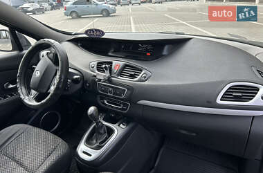 Минивэн Renault Scenic 2011 в 