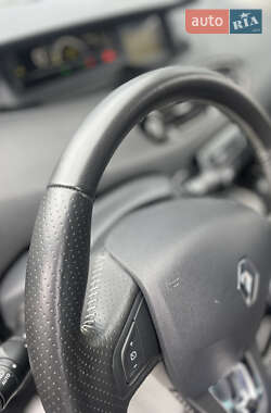 Минивэн Renault Scenic 2013 в 
