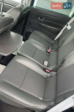 Минивэн Renault Scenic 2013 в 