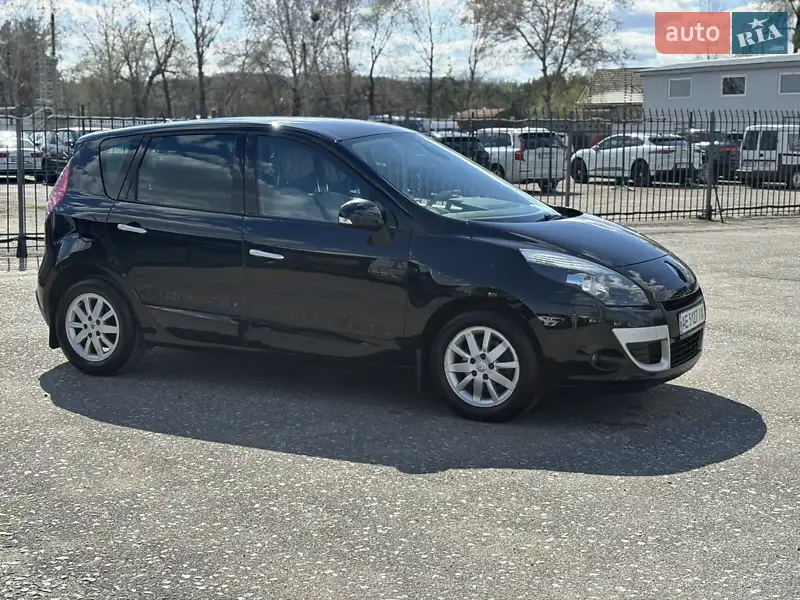Минивэн Renault Scenic 2010 в 