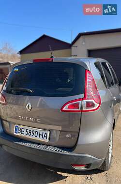 Минивэн Renault Scenic 2011 в 