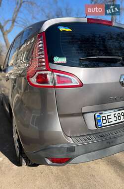 Минивэн Renault Scenic 2011 в 