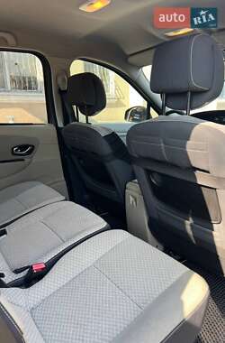 Минивэн Renault Scenic 2011 в 