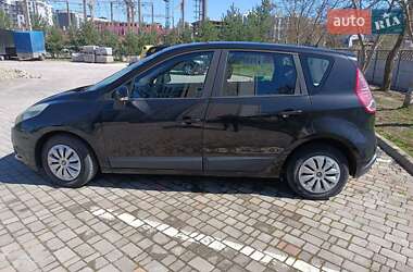 Минивэн Renault Scenic 2009 в 