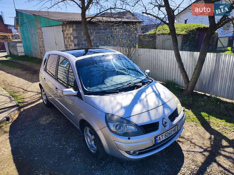 Минивэн Renault Scenic 2009 в 