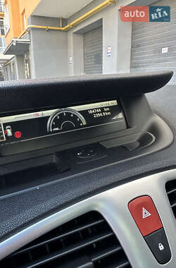 Минивэн Renault Scenic 2009 в 