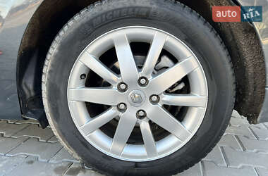 Минивэн Renault Scenic 2011 в 