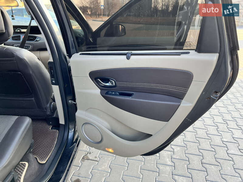Минивэн Renault Scenic 2011 в Владимире