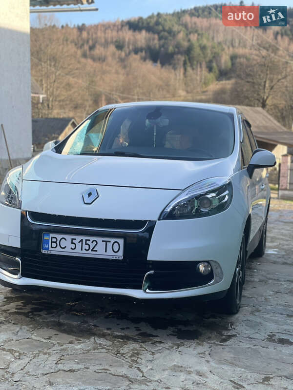 Минивэн Renault Scenic 2012 в Стрелках