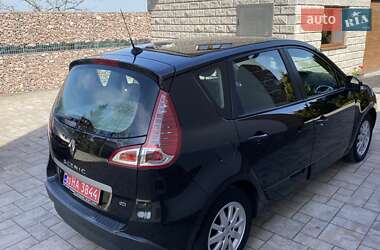 Минивэн Renault Scenic 2010 в 