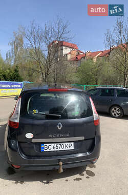 Минивэн Renault Scenic 2011 в 