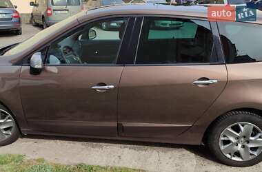 Минивэн Renault Scenic 2011 в 