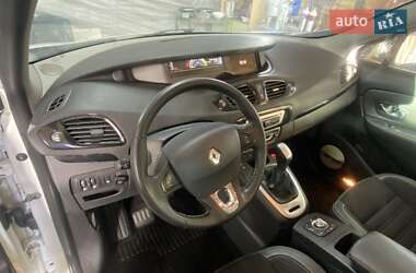 Минивэн Renault Scenic 2015 в 