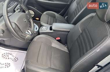 Минивэн Renault Scenic 2015 в 