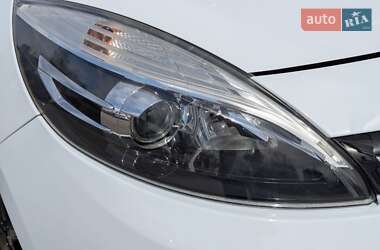 Минивэн Renault Scenic 2015 в 