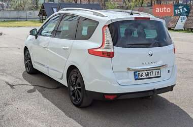 Минивэн Renault Scenic 2015 в 