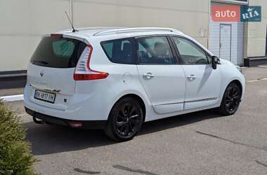 Минивэн Renault Scenic 2015 в 
