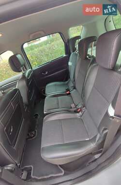Минивэн Renault Scenic 2011 в 