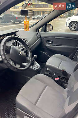 Мінівен Renault Scenic 2012 в 