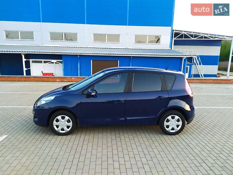 Мінівен Renault Scenic 2011 в Ромнах