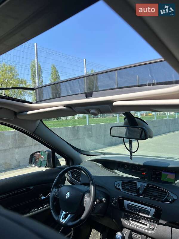 Минивэн Renault Scenic 2013 в 