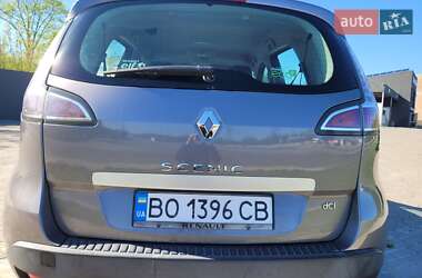 Минивэн Renault Scenic 2015 в 