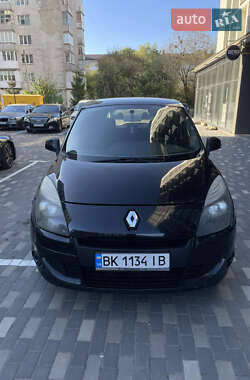 Минивэн Renault Scenic 2011 в 
