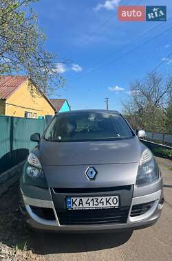 Минивэн Renault Scenic 2010 в 