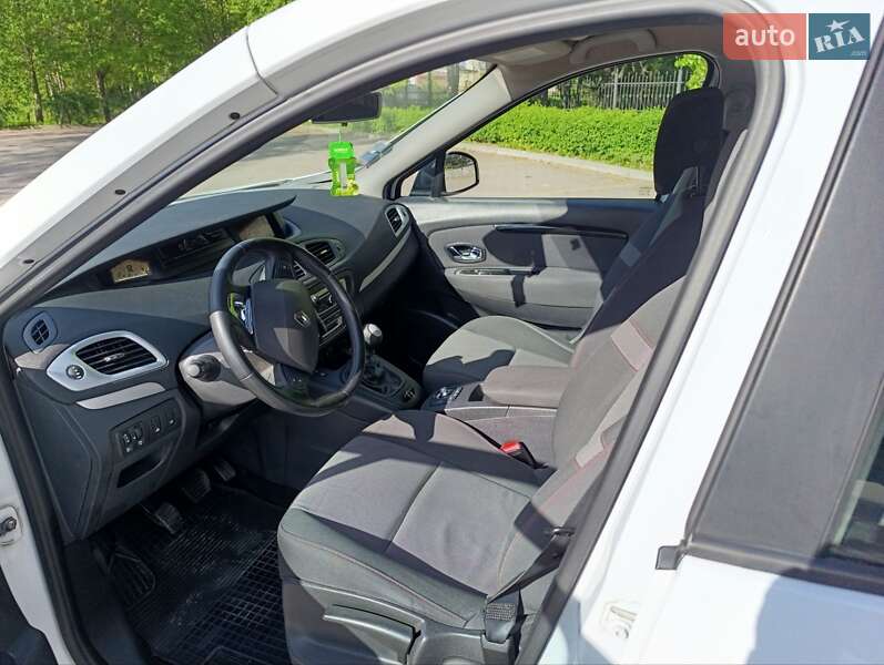 Мінівен Renault Scenic 2014 в Миргороді
