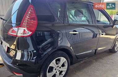 Минивэн Renault Scenic 2012 в 