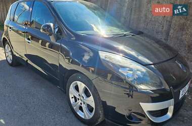 Минивэн Renault Scenic 2012 в 