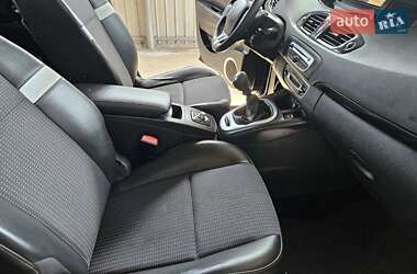 Минивэн Renault Scenic 2012 в 
