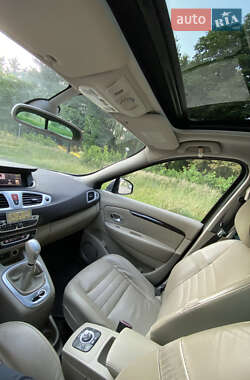 Минивэн Renault Scenic 2010 в 