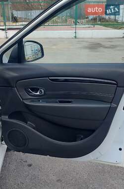 Минивэн Renault Scenic 2015 в 