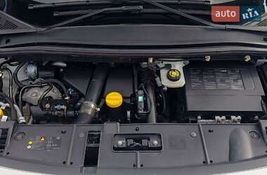 Минивэн Renault Scenic 2015 в 
