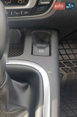 Минивэн Renault Scenic 2015 в 