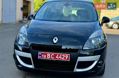 Минивэн Renault Scenic 2010 в 