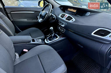 Минивэн Renault Scenic 2010 в 
