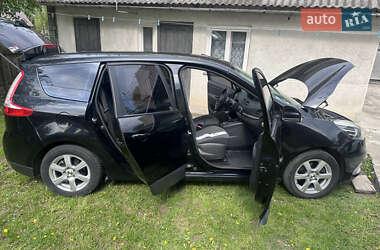 Минивэн Renault Scenic 2013 в 