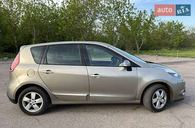 Минивэн Renault Scenic 2010 в 