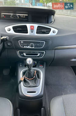 Минивэн Renault Scenic 2010 в 