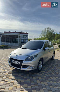 Минивэн Renault Scenic 2009 в 