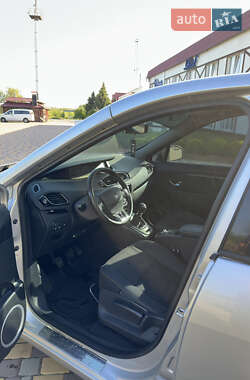 Минивэн Renault Scenic 2009 в 