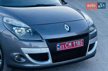 Мінівен Renault Scenic 2011 в 