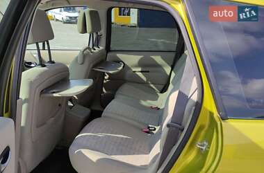 Минивэн Renault Scenic 2004 в 
