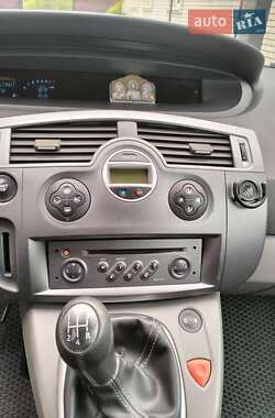 Минивэн Renault Scenic 2004 в 