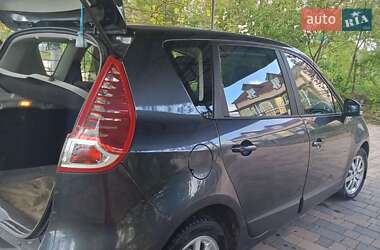 Минивэн Renault Scenic 2010 в 
