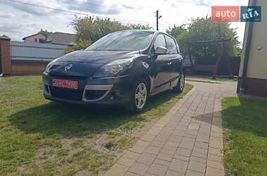 Минивэн Renault Scenic 2010 в 