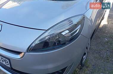 Мінівен Renault Scenic 2012 в 