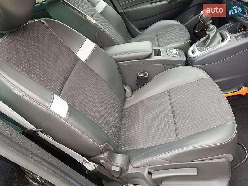 Минивэн Renault Scenic 2013 в Березному